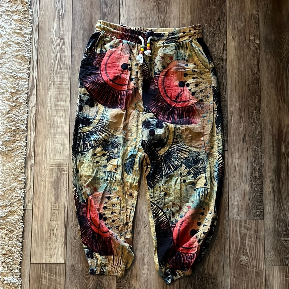 Red and Black Abstract Ankle Cropped Pants